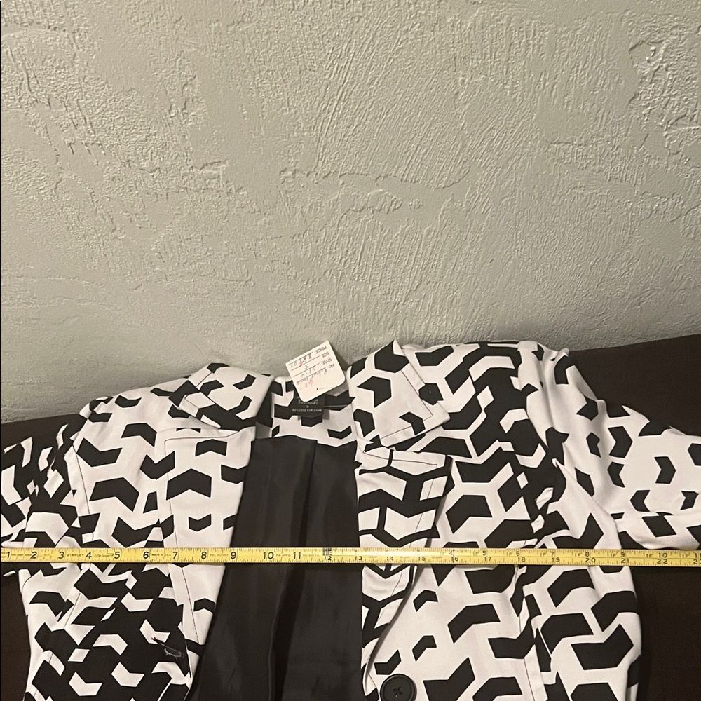 # 0996+ Stylish Abstract Chevron Black & White Women's Jacket “31 X 21” - Picture 4 of 5